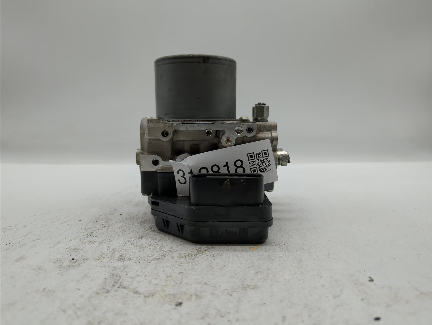 2018 Infiniti Q50 ABS Pump Control Module Replacement P/N:47660 4GU1A 47660 4GU0A Fits OEM Used Auto Parts - Oemusedautopart