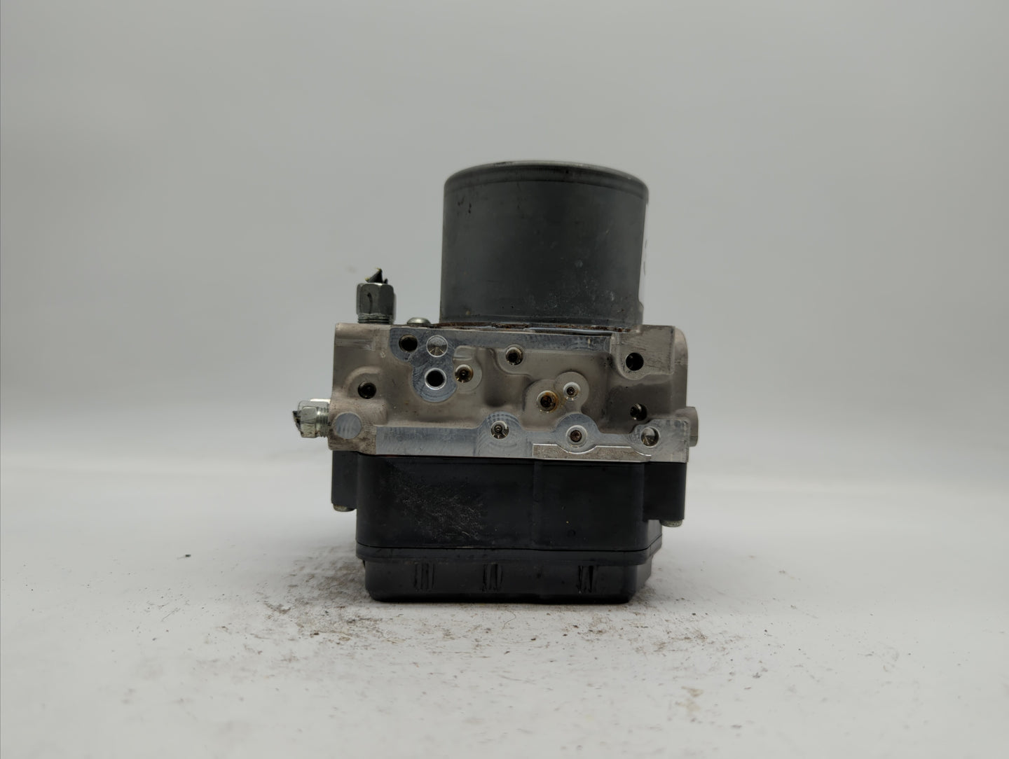 2018 Infiniti Q50 ABS Pump Control Module Replacement P/N:47660 4GU1A 47660 4GU0A Fits OEM Used Auto Parts - Oemusedautopart