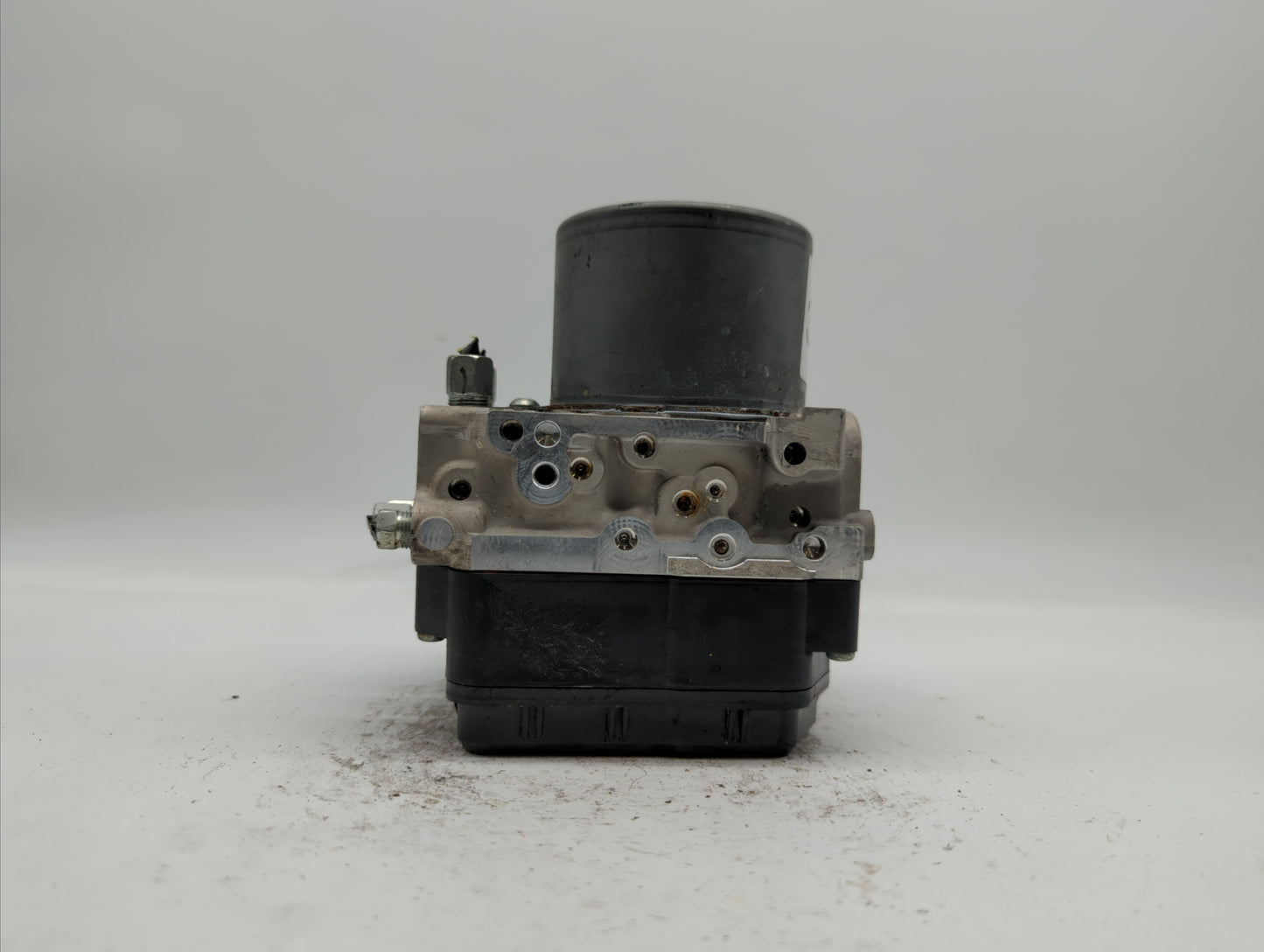 2018 Infiniti Q50 ABS Pump Control Module Replacement P/N:47660 4GU1A 47660 4GU0A Fits OEM Used Auto Parts - Oemusedautopart