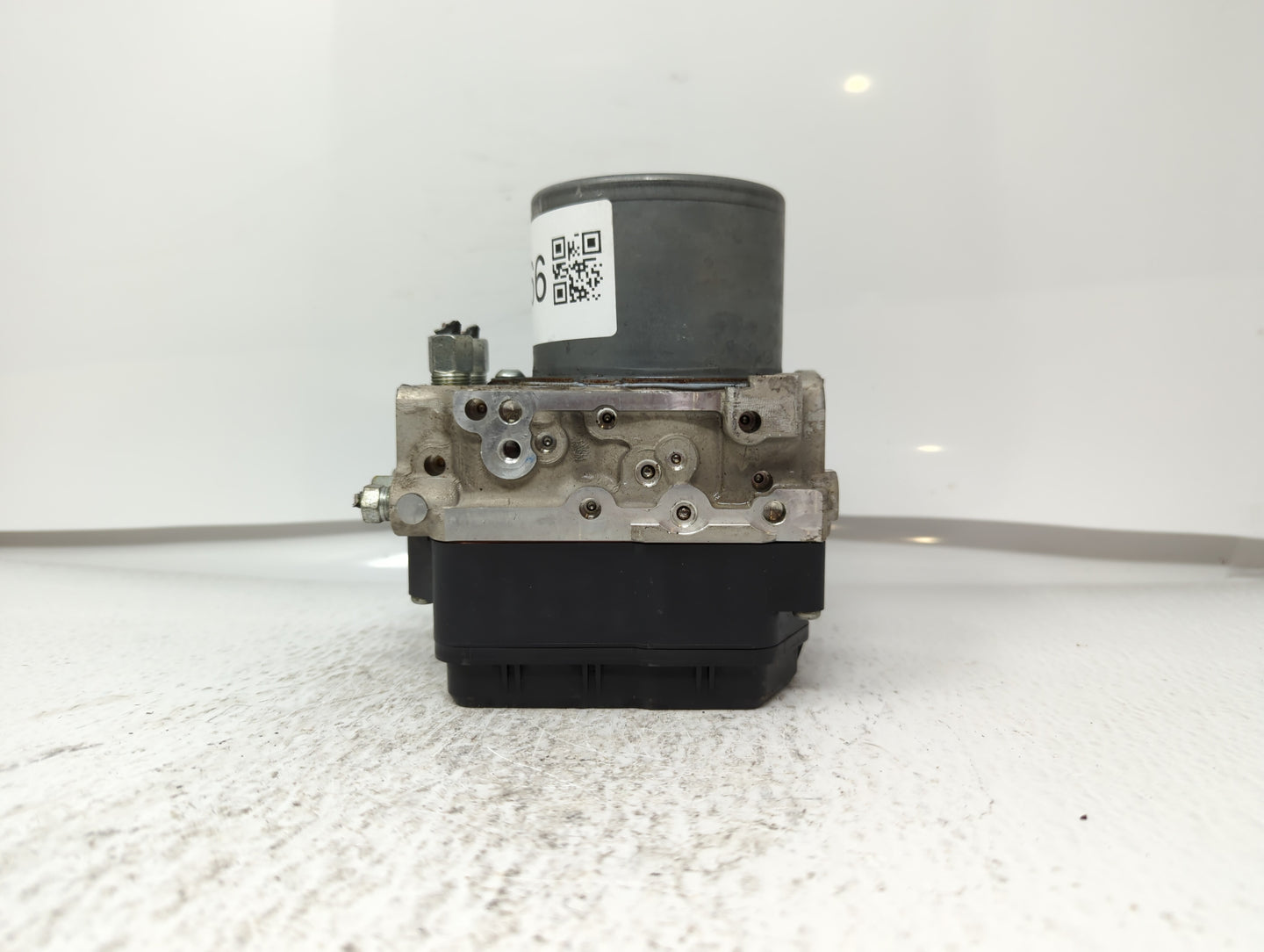 2018 Infiniti Q50 ABS Pump Control Module Replacement P/N:47660 4GV0A 47660 4GV1A Fits OEM Used Auto Parts - Oemusedautopart