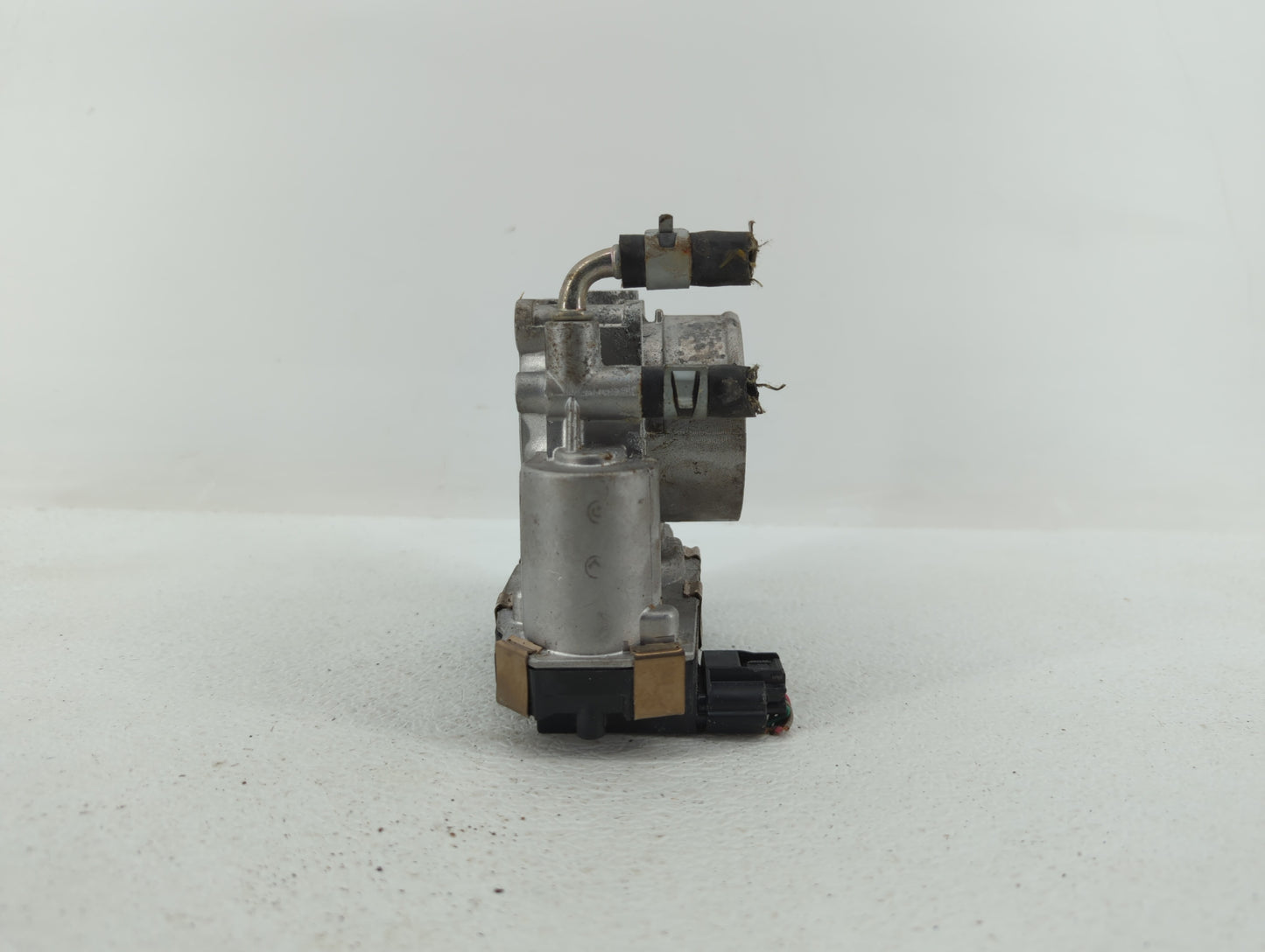 2016-2018 Infiniti Q50 Throttle Body P/N:RME60-52 Fits Fits 2016 2017 2018 OEM Used Auto Parts - Oemusedautoparts1.com