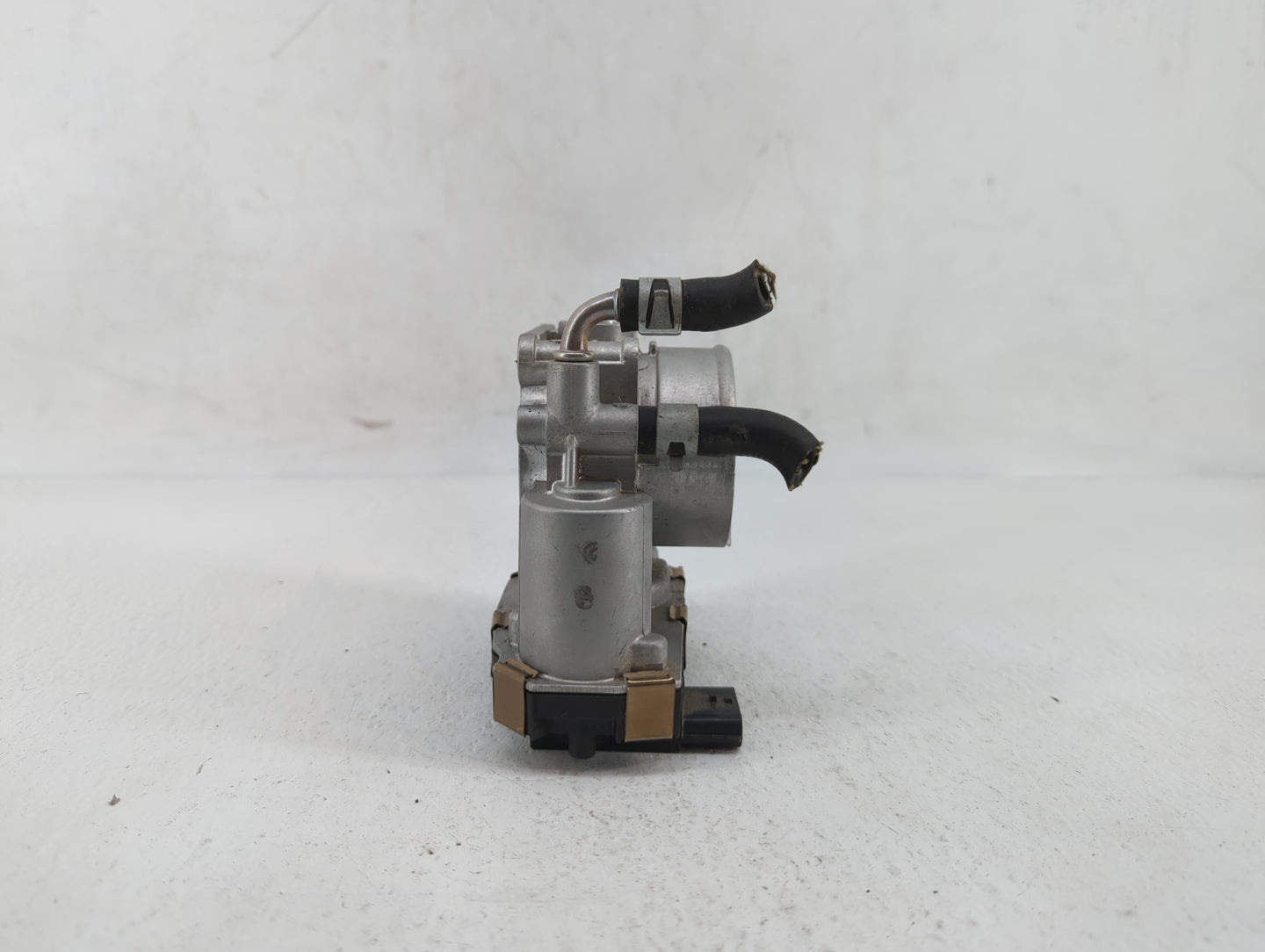 2016-2018 Infiniti Q50 Throttle Body P/N:RME60-52 Fits Fits 2016 2017 2018 OEM Used Auto Parts - Oemusedautoparts1.com