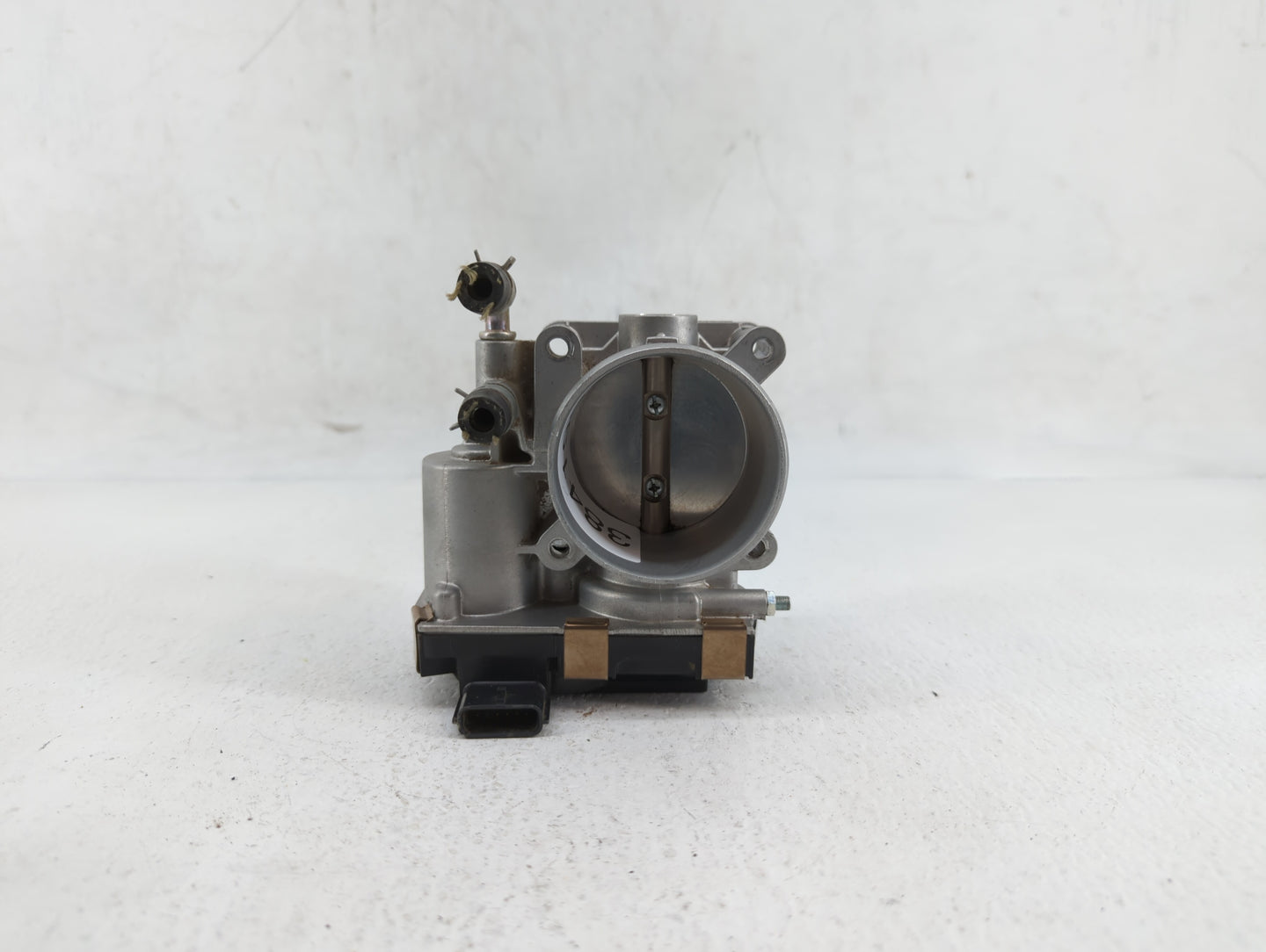2016-2018 Infiniti Q50 Throttle Body P/N:RME60-52 Fits Fits 2016 2017 2018 OEM Used Auto Parts - Oemusedautoparts1.com