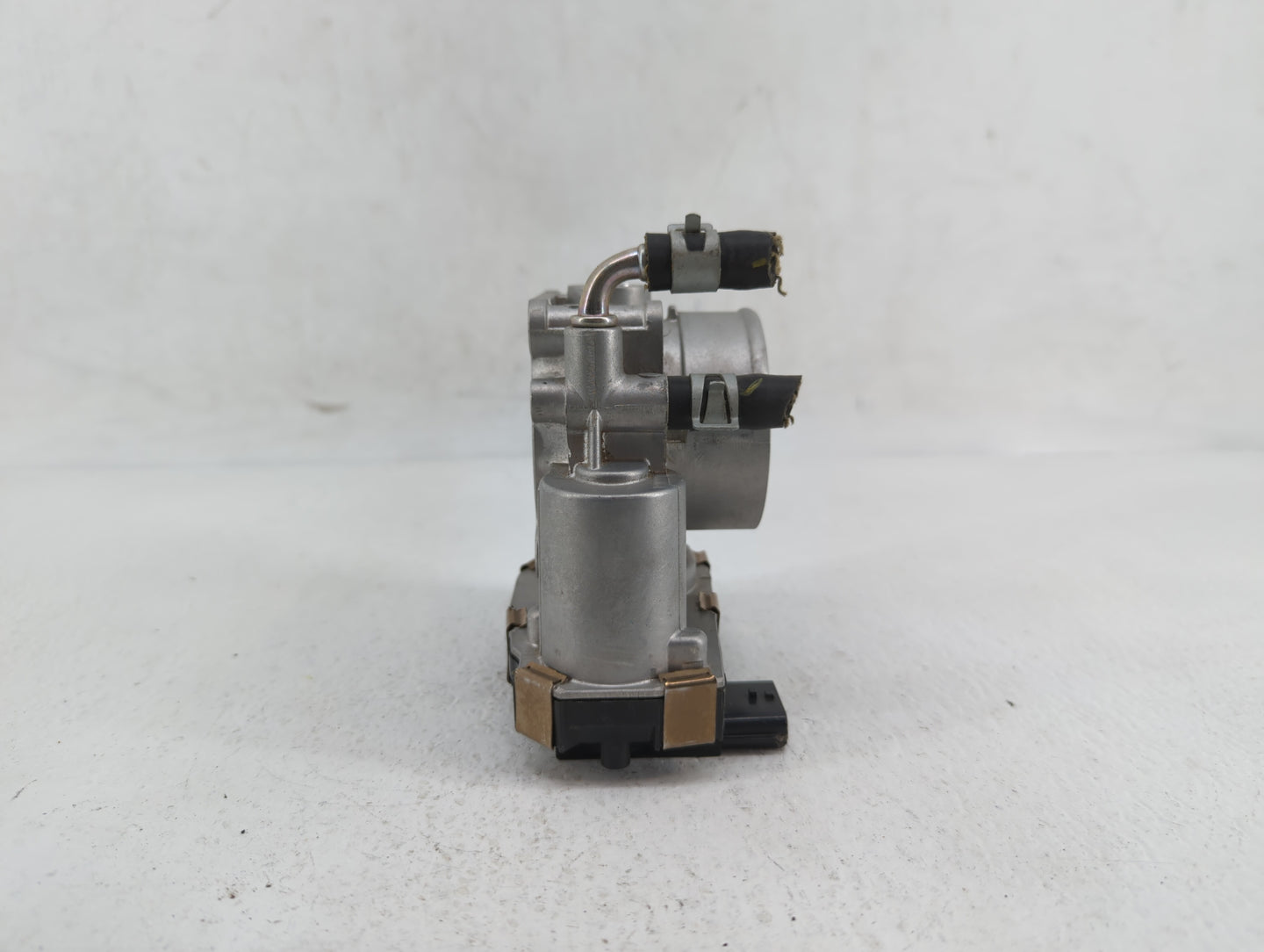2016-2018 Infiniti Q50 Throttle Body P/N:RME60-52 Fits Fits 2016 2017 2018 OEM Used Auto Parts - Oemusedautoparts1.com