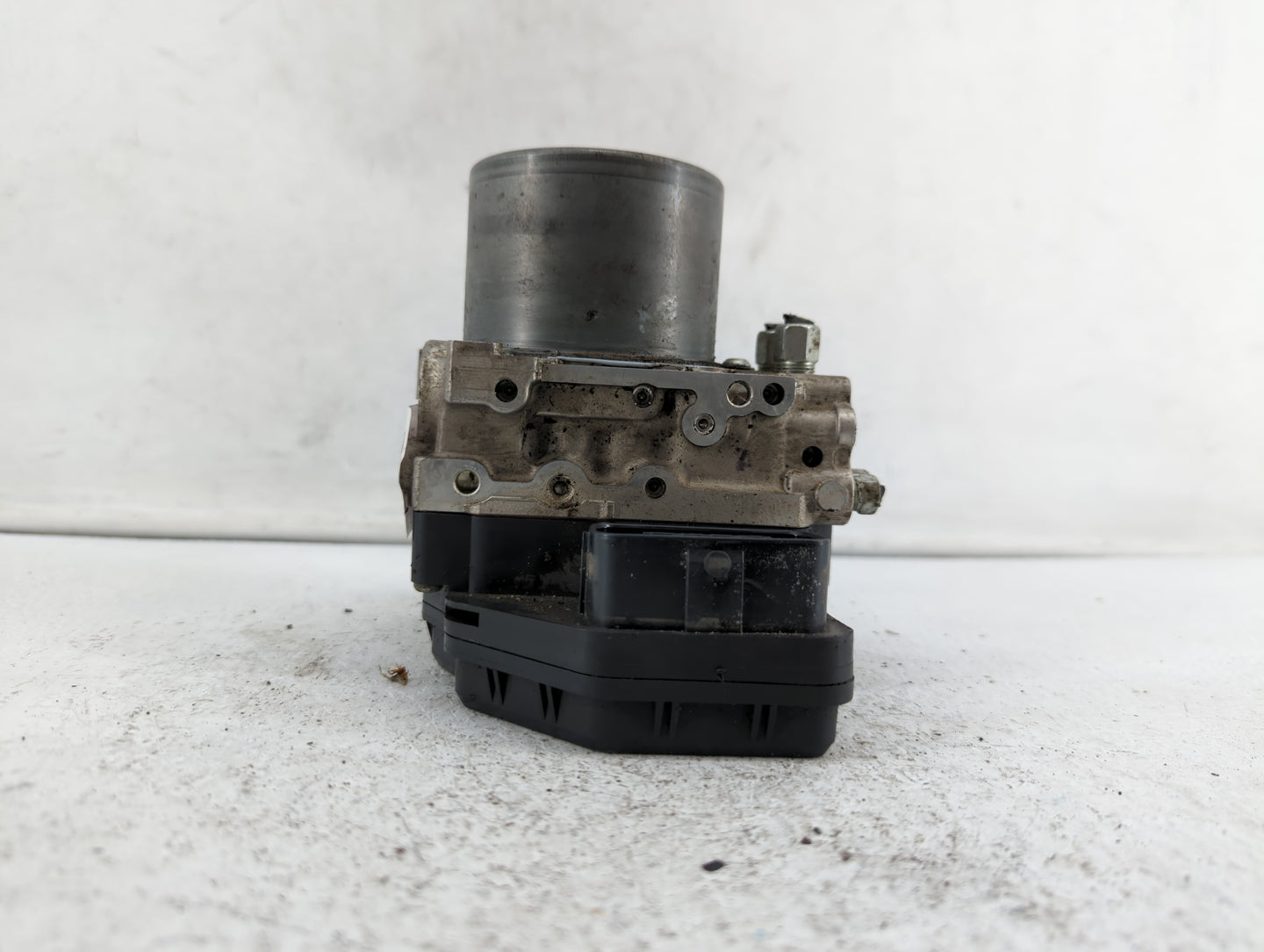 2018 Infiniti Q50 ABS Pump Control Module Replacement P/N:47660 4GV0A 47660 4GV1A Fits OEM Used Auto Parts - Oemusedautopart