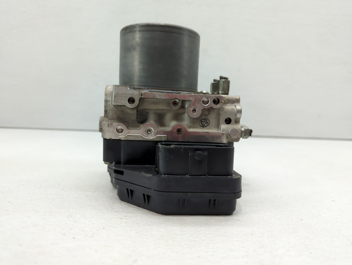 2018 Infiniti Q50 ABS Pump Control Module Replacement P/N:47660 4GV0A 47660 4GV1A Fits OEM Used Auto Parts - Oemusedautopart