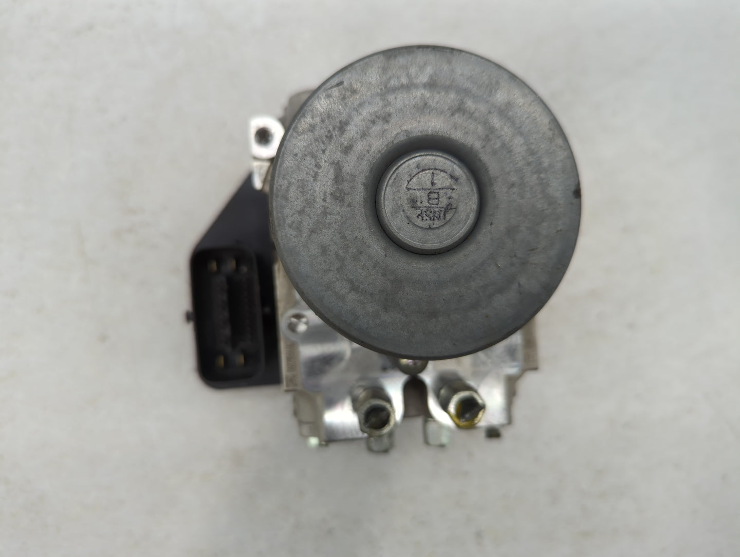 2018 Infiniti Q50 ABS Pump Control Module Replacement P/N:47660 4GV0A 47660 4GV1A Fits OEM Used Auto Parts - Oemusedautopart