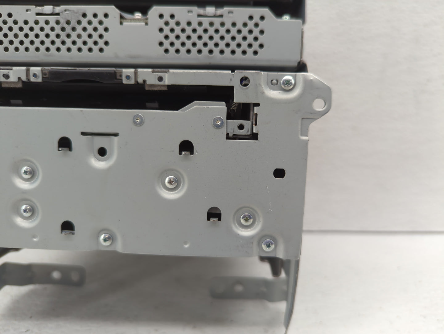 2016-2018 Infiniti Q50 Am Fm Cd Player Radio Receiver - Oemusedautoparts1.com