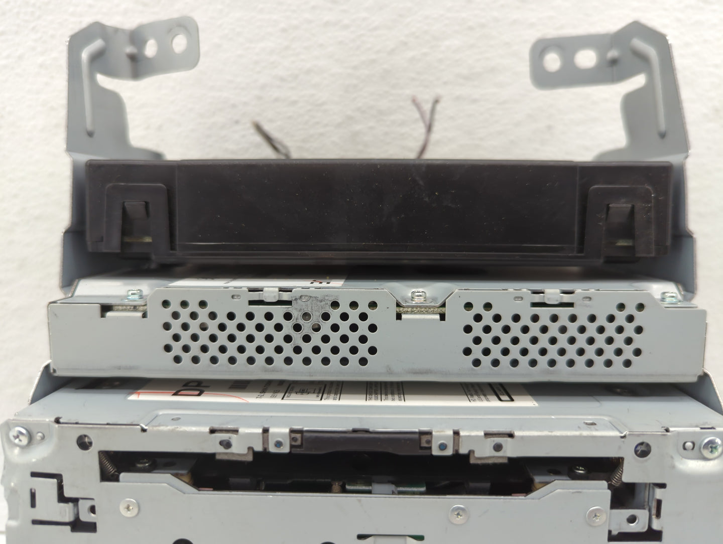 2016-2018 Infiniti Q50 Am Fm Cd Player Radio Receiver - Oemusedautoparts1.com