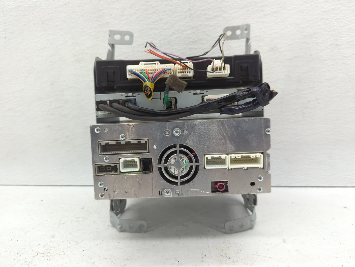 2016-2018 Infiniti Q50 Am Fm Cd Player Radio Receiver - Oemusedautoparts1.com