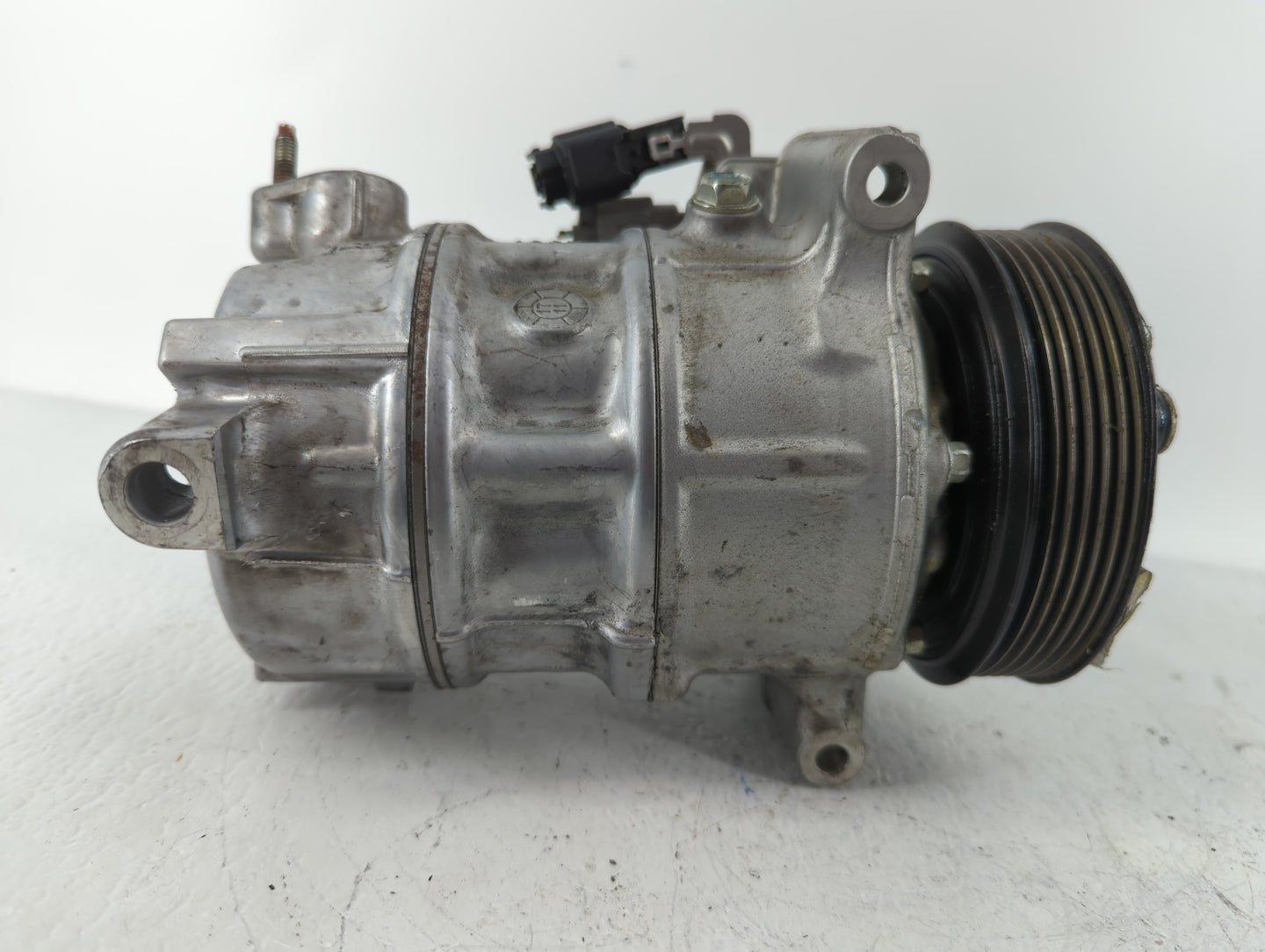 2016-2020 Infiniti Q50 Air Conditioning A/c Ac Compressor Oem - Oemusedautoparts1.com