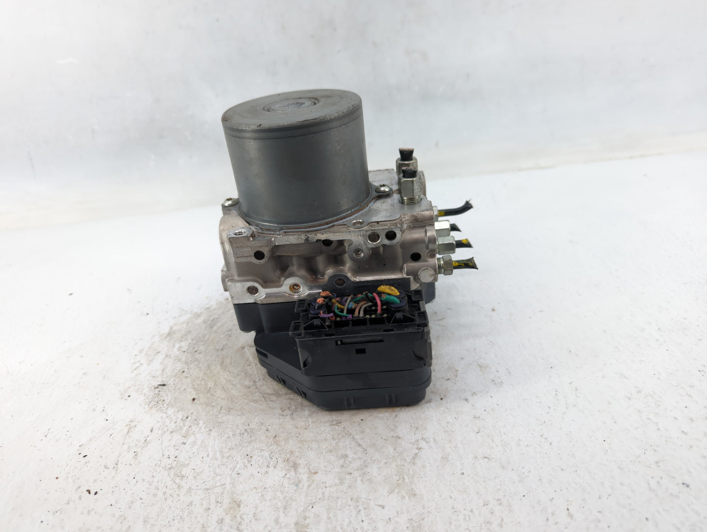 2018 Infiniti Q50 ABS Pump Control Module Replacement P/N:133230-7041 47660 4GU0A Fits OEM Used Auto Parts - Oemusedautopart
