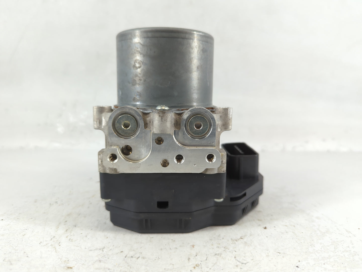 2018 Infiniti Q50 ABS Pump Control Module Replacement P/N:133230-7042 47660 4GU0A Fits OEM Used Auto Parts - Oemusedautopart