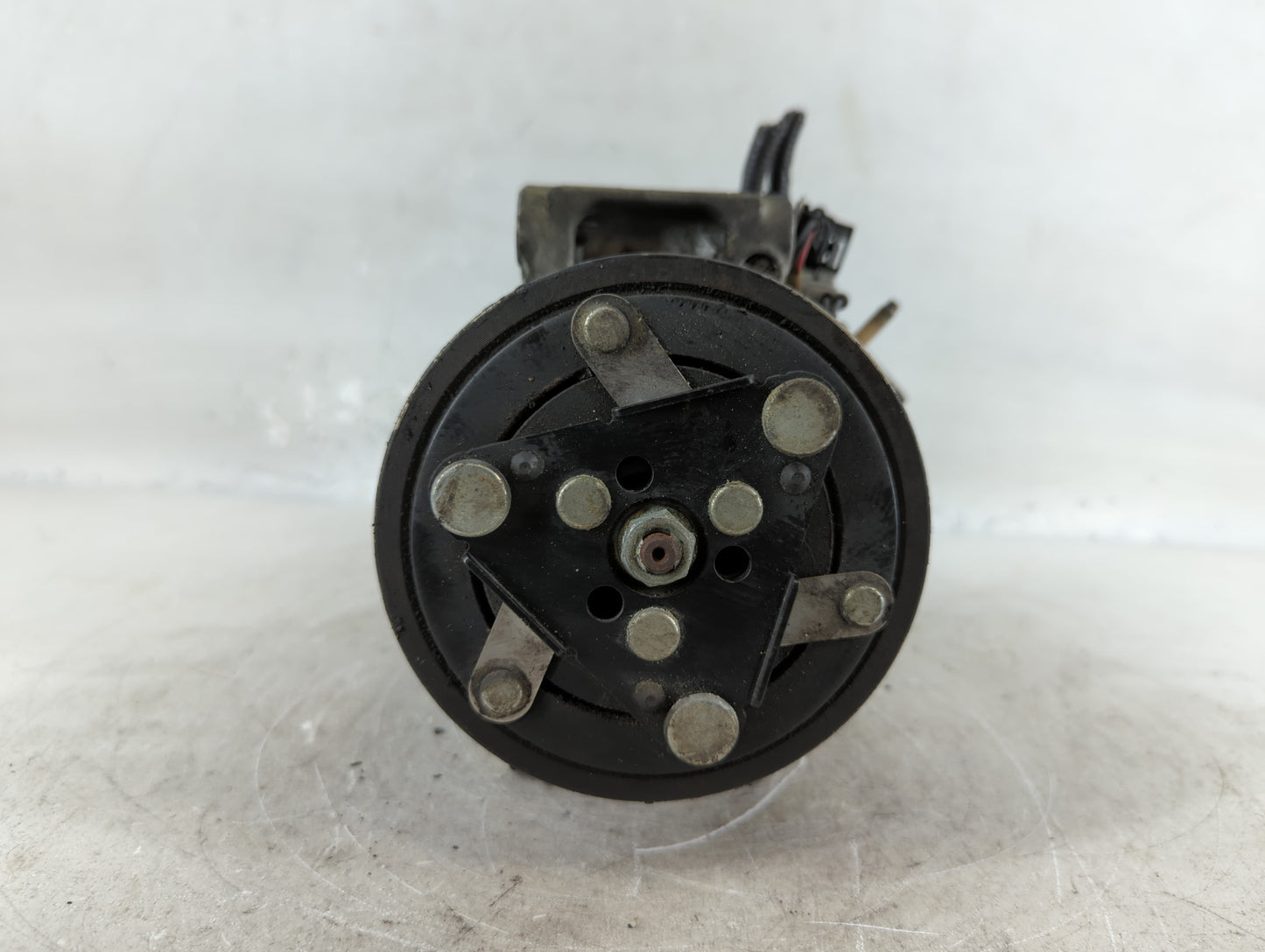 2016-2020 Infiniti Q50 Air Conditioning A/c Ac Compressor Oem - Oemusedautoparts1.com