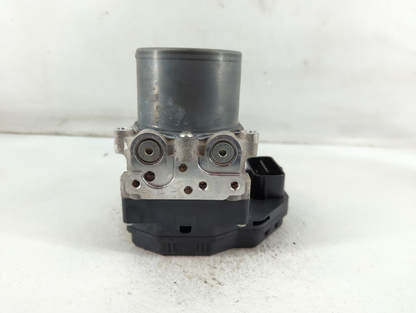 2018 Infiniti Q50 ABS Pump Control Module Replacement P/N:133230-7042 47660 4GU0A Fits OEM Used Auto Parts - Oemusedautopart