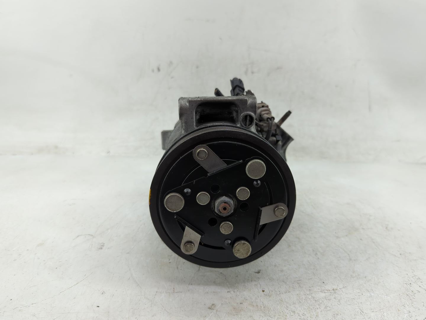 2017-2020 Infiniti Q60 Air Conditioning A/c Ac Compressor Oem - Oemusedautoparts1.com