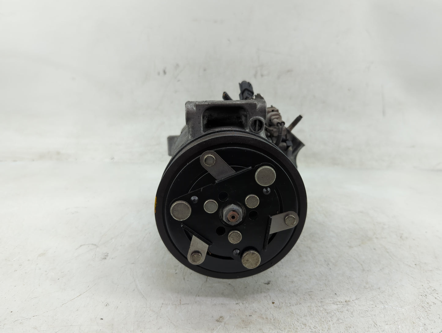 2017-2020 Infiniti Q60 Air Conditioning A/c Ac Compressor Oem - Oemusedautoparts1.com