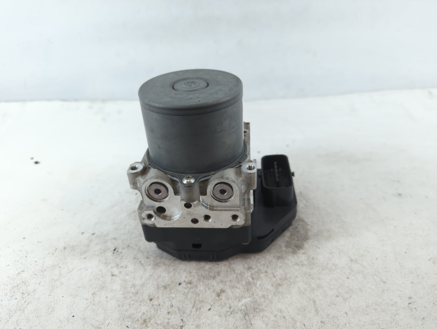 2018-2020 Infiniti Q60 ABS Pump Control Module Replacement P/N:133230-7271 47660 5CJ5A Fits Fits 2018 2019 2020 OEM Used Aut