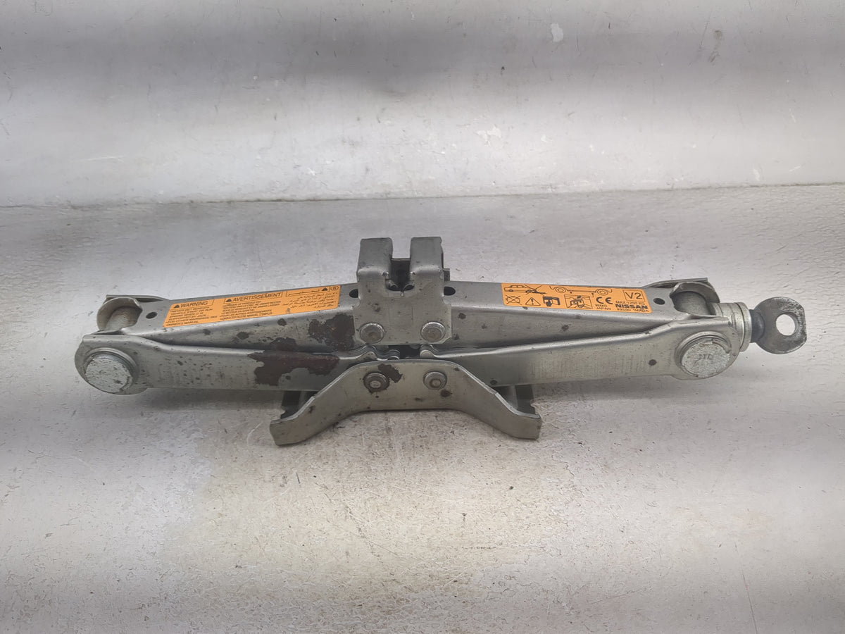 2018 Infiniti Q70 Spare Scissor Car Jack - Oemusedautoparts1.com