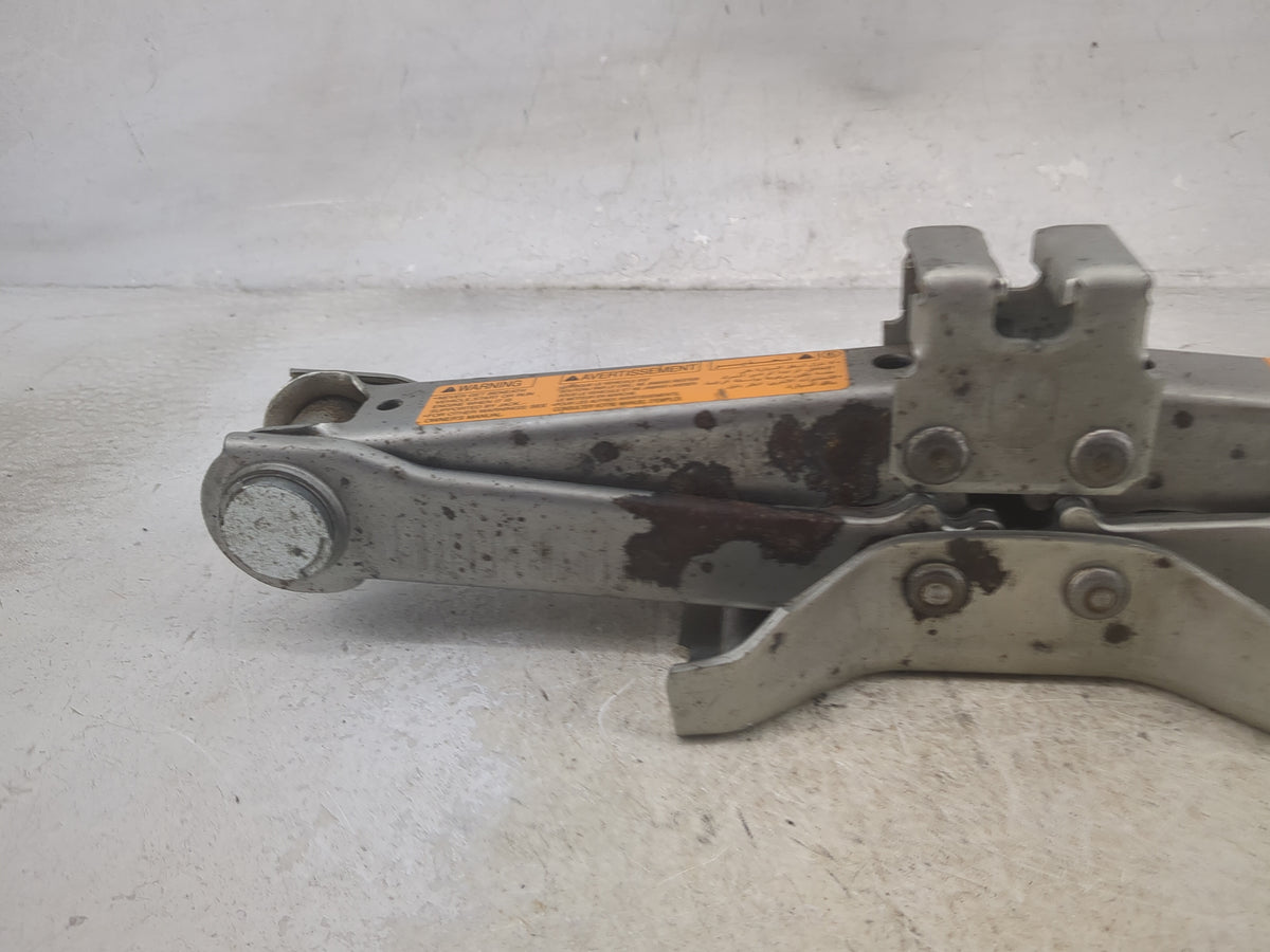 2018 Infiniti Q70 Spare Scissor Car Jack - Oemusedautoparts1.com