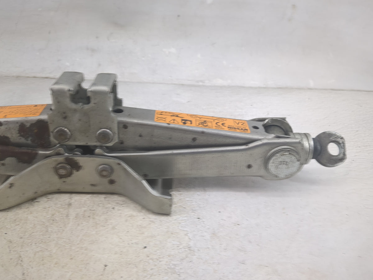 2018 Infiniti Q70 Spare Scissor Car Jack - Oemusedautoparts1.com