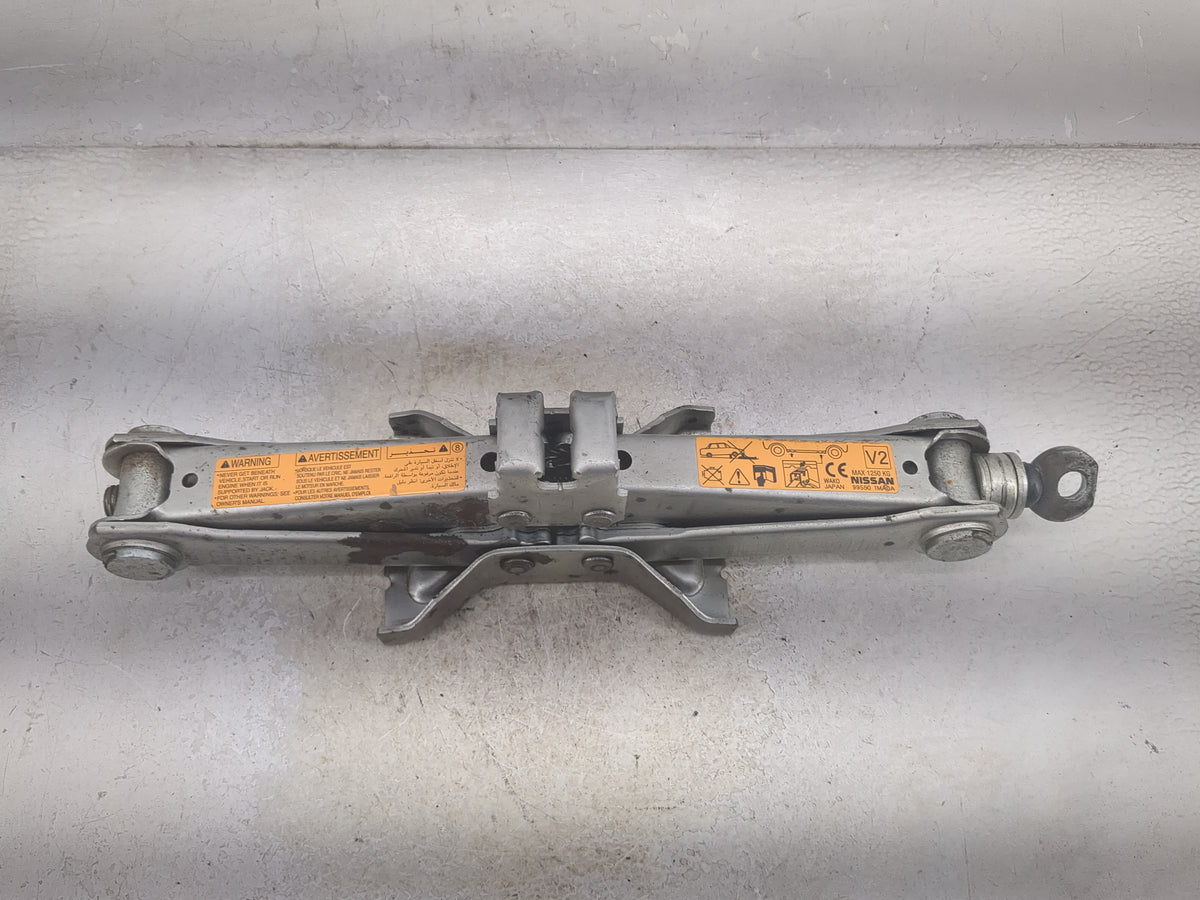 2018 Infiniti Q70 Spare Scissor Car Jack - Oemusedautoparts1.com