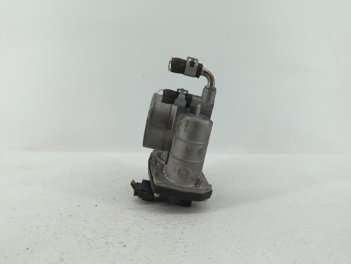 2014-2019 Infiniti Q70 Throttle Body P/N:RME60-21 RME60-12 Fits OEM Used Auto Parts - Oemusedautoparts1.com