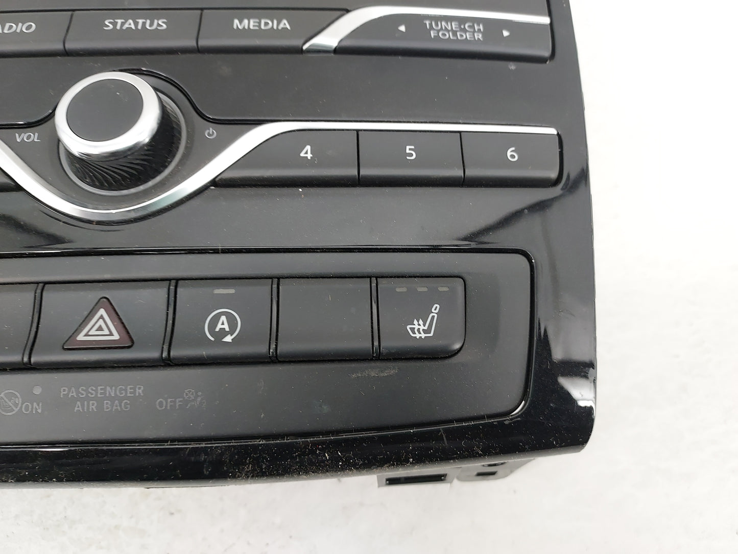 2017-2019 Infiniti Qx30 Radio AM FM Cd Player Receiver Replacement P/N:A 091 905 65 00 Fits Fits 2017 2018 2019 OEM Used Aut