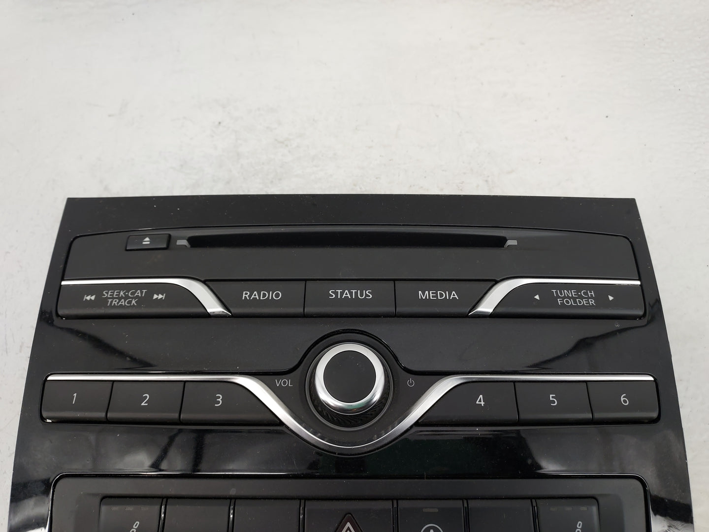 2017-2019 Infiniti Qx30 Radio AM FM Cd Player Receiver Replacement P/N:A 091 905 65 00 Fits Fits 2017 2018 2019 OEM Used Aut