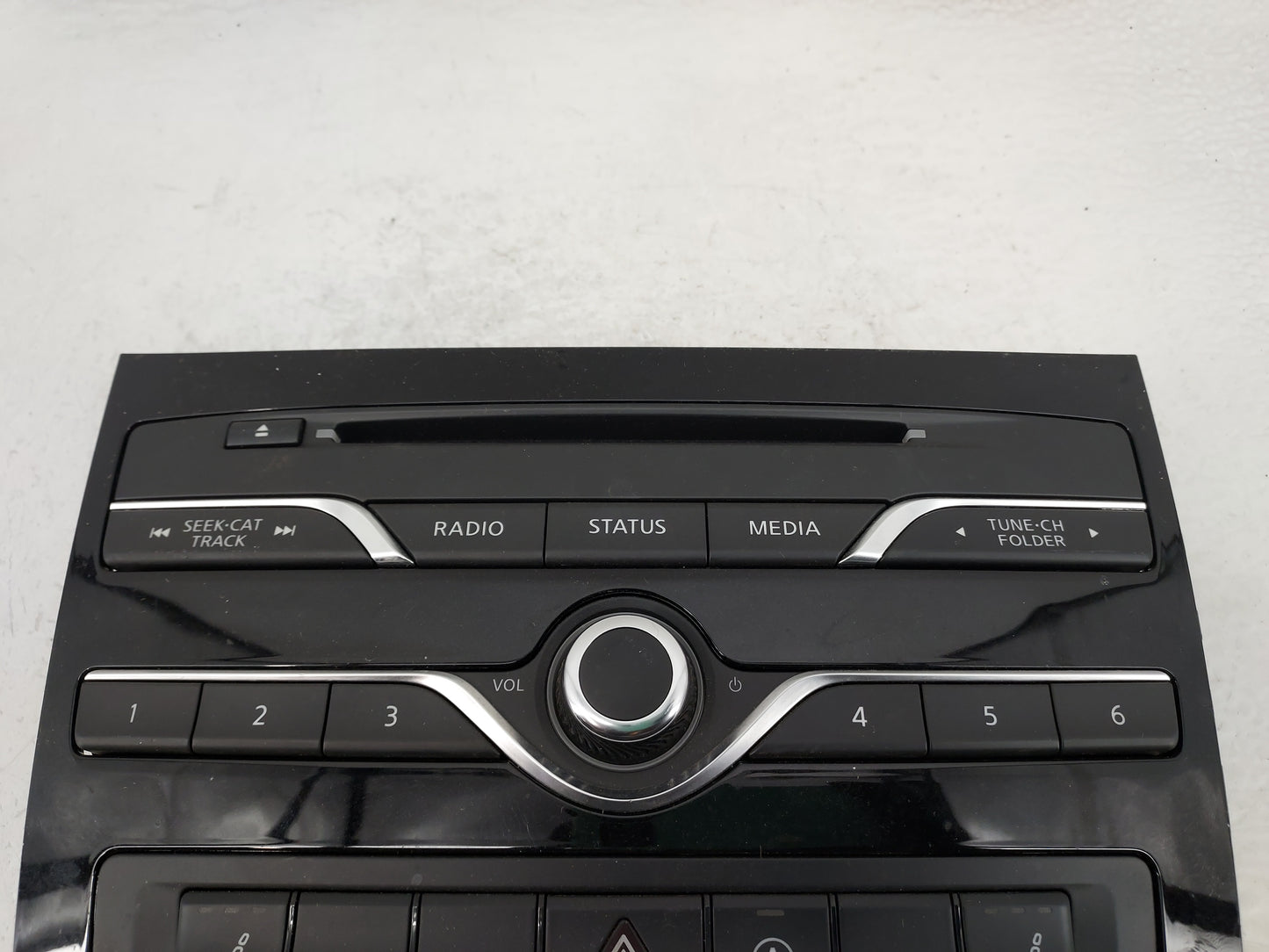 2017-2019 Infiniti Qx30 Radio AM FM Cd Player Receiver Replacement P/N:A 091 905 65 00 Fits Fits 2017 2018 2019 OEM Used Aut