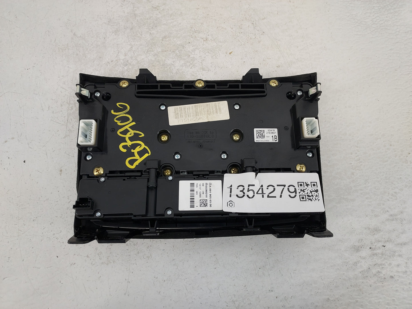 2017-2019 Infiniti Qx30 Radio AM FM Cd Player Receiver Replacement P/N:A 091 905 65 00 Fits Fits 2017 2018 2019 OEM Used Aut