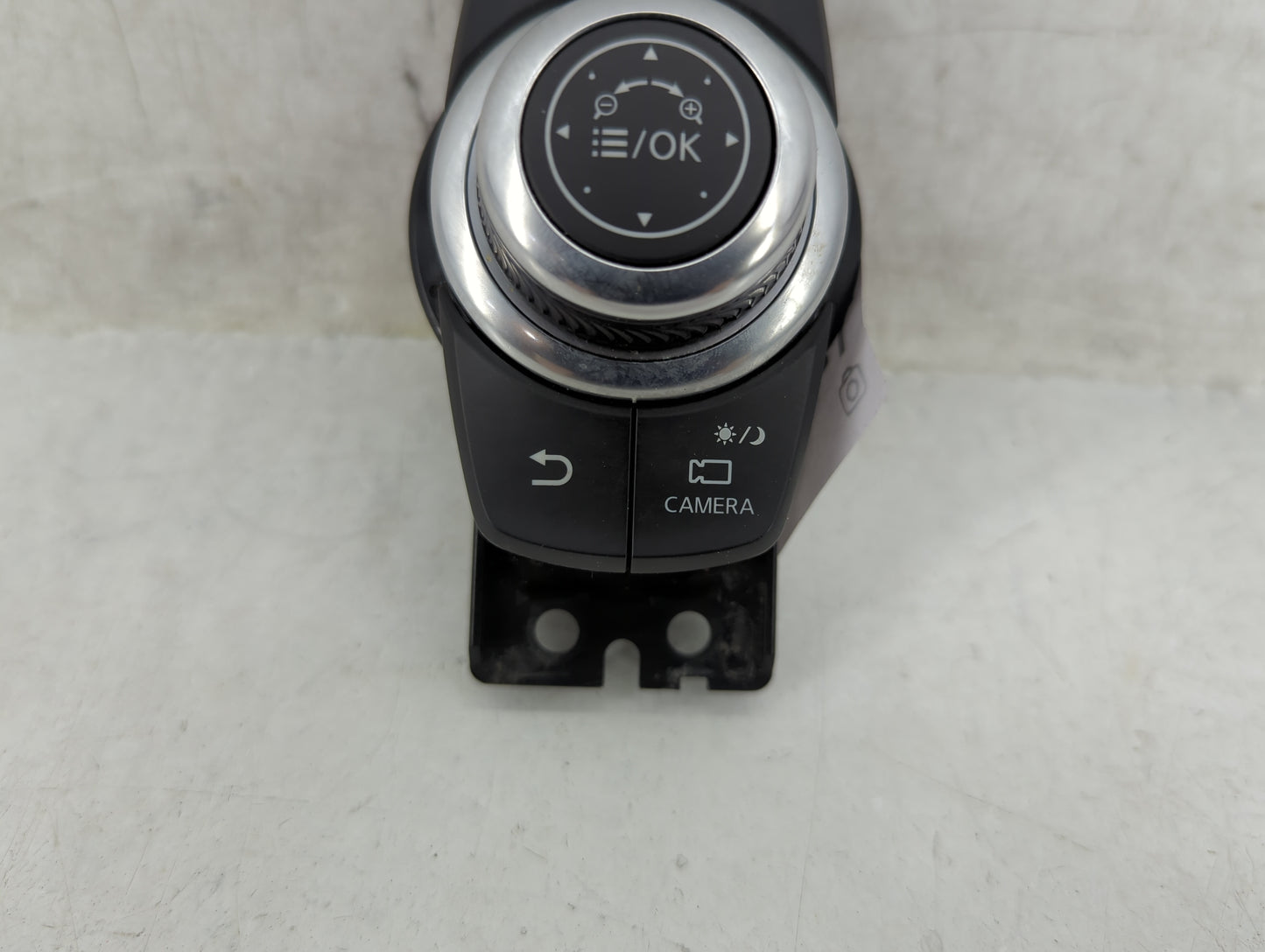 2017-2019 Infiniti Qx30 Radio AM FM Cd Player Receiver Replacement P/N:28395-5DA1B 21E0653 Fits Fits 2017 2018 2019 OEM Used