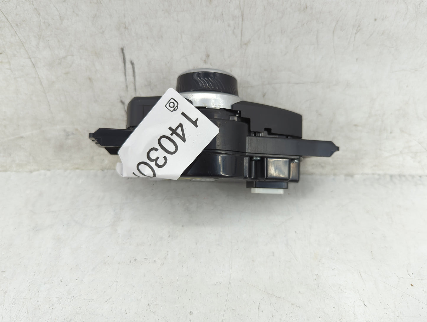 2017-2019 Infiniti Qx30 Radio AM FM Cd Player Receiver Replacement P/N:28395-5DA1B 21E0653 Fits Fits 2017 2018 2019 OEM Used