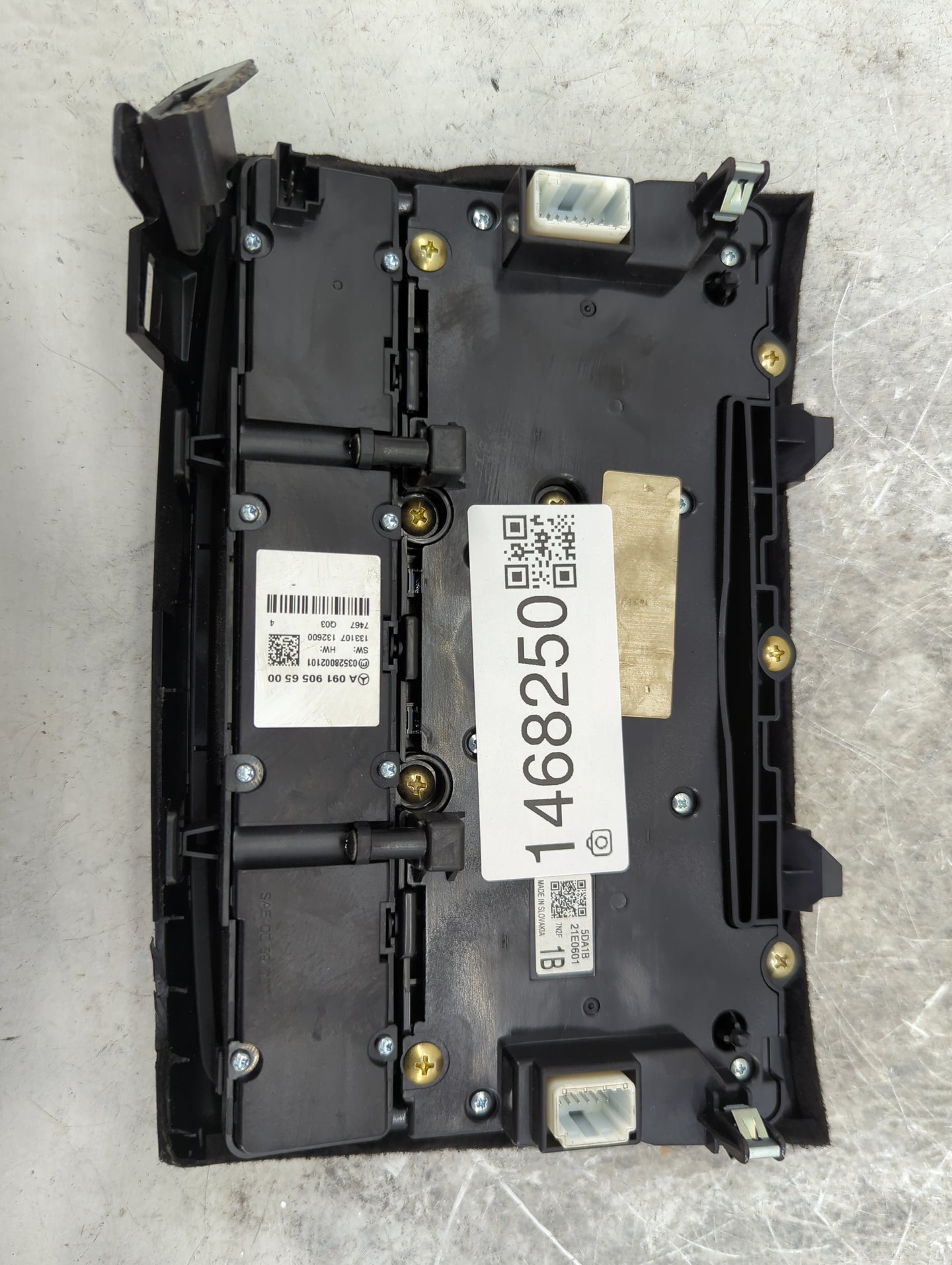 2017-2019 Infiniti Qx30 Radio AM FM Cd Player Receiver Replacement P/N:03528002101 A 091 905 65 00 Fits Fits 2017 2018 2019 