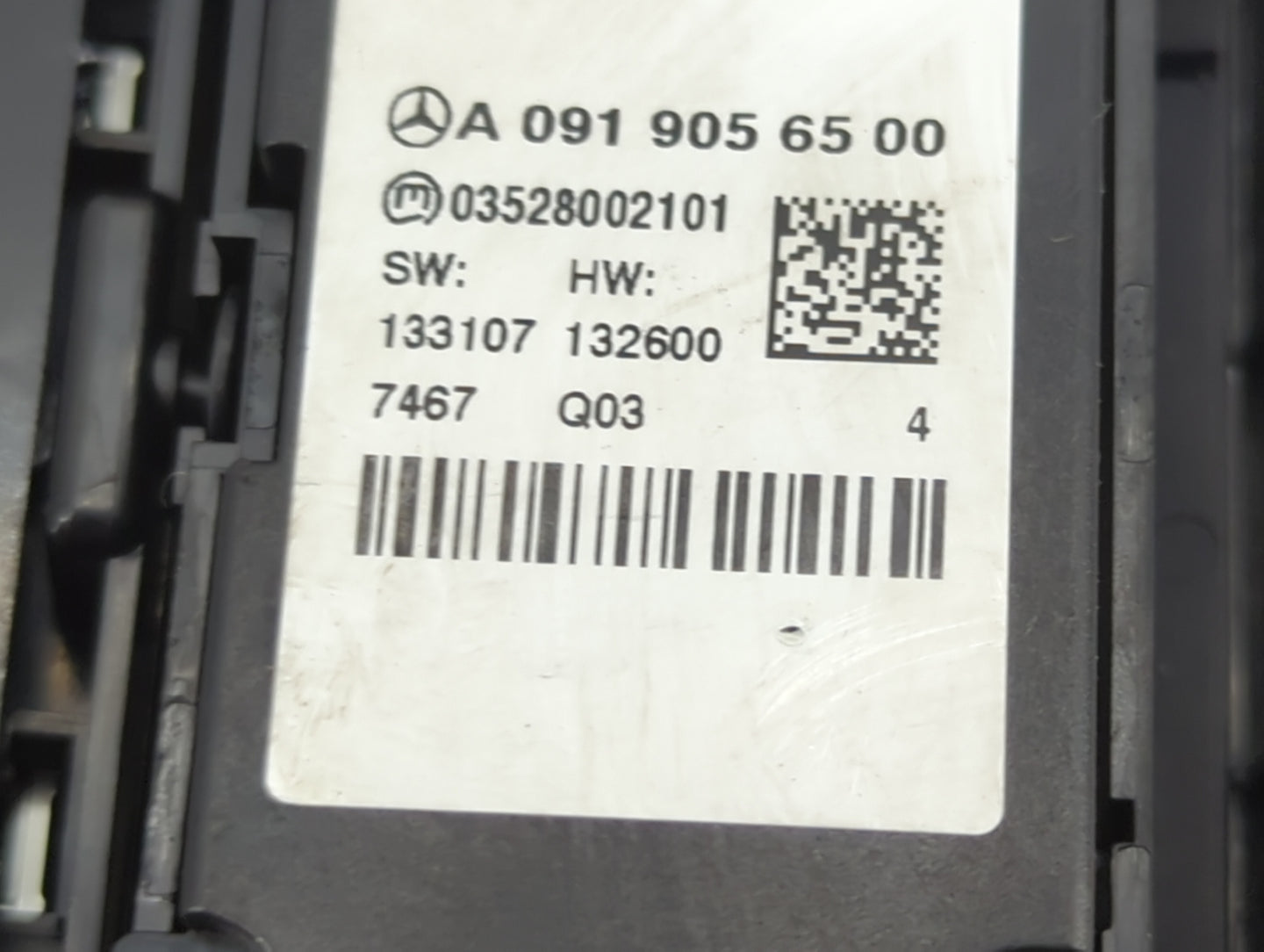 2017-2019 Infiniti Qx30 Radio AM FM Cd Player Receiver Replacement P/N:03528002101 A 091 905 65 00 Fits Fits 2017 2018 2019 