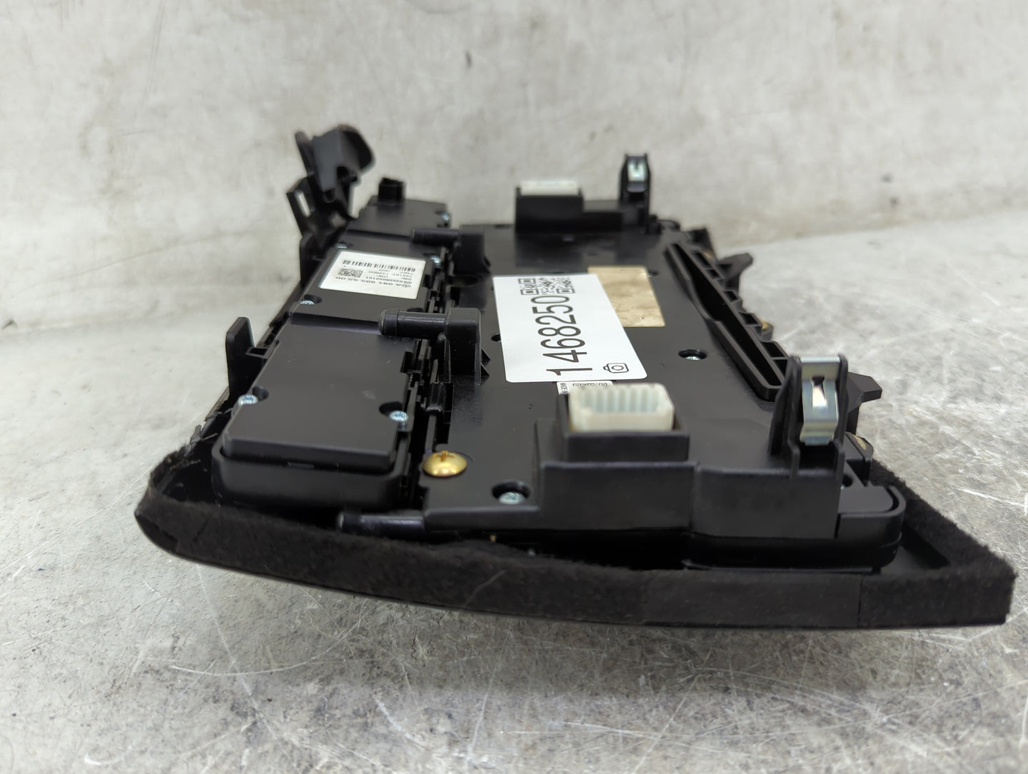 2017-2019 Infiniti Qx30 Radio AM FM Cd Player Receiver Replacement P/N:03528002101 A 091 905 65 00 Fits Fits 2017 2018 2019 