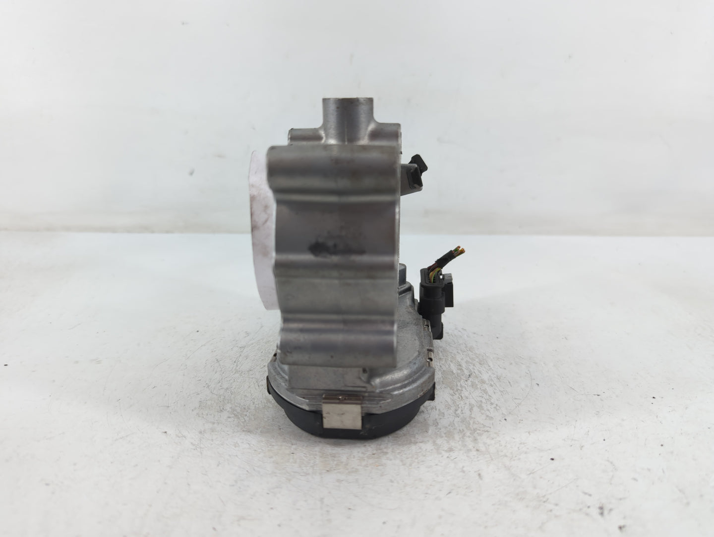 2017-2019 Infiniti Qx30 Throttle Body P/N:0 280 750 541 A 270 141 00 25 Fits Fits 2016 2017 2018 2019 OEM Used Auto Parts - 