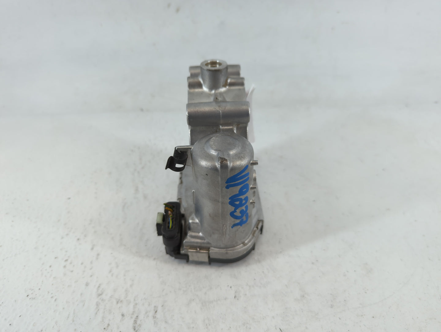 2017-2019 Infiniti Qx30 Throttle Body P/N:0 280 750 541 A 270 141 00 25 Fits Fits 2016 2017 2018 2019 OEM Used Auto Parts - 