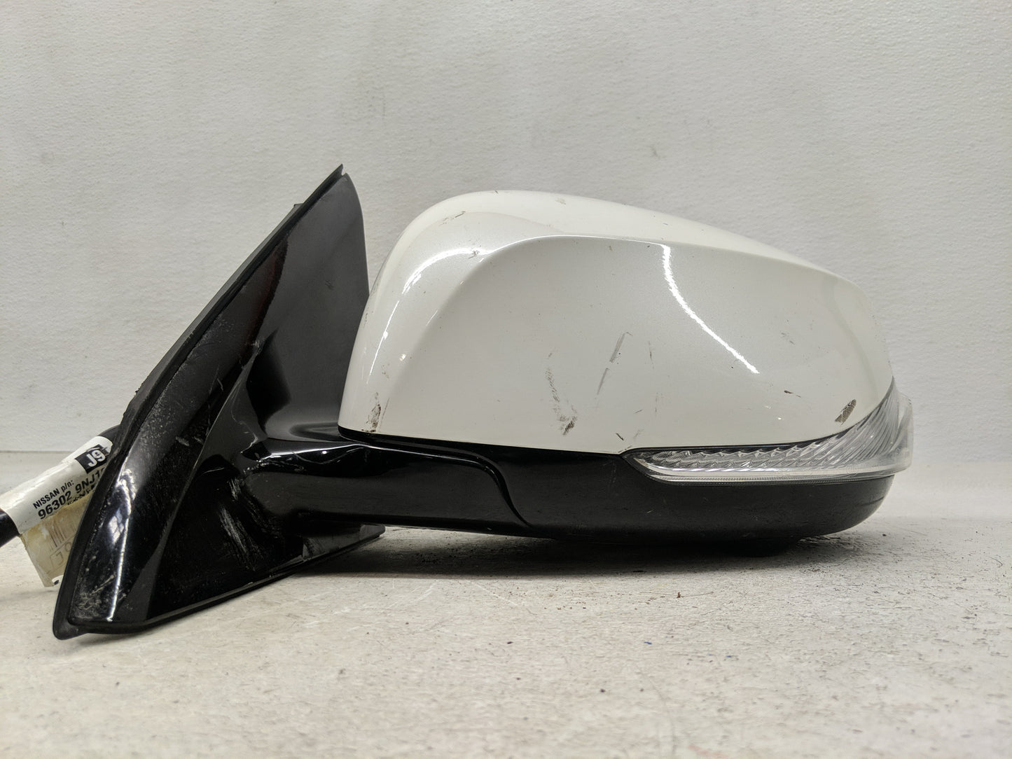 2017-2020 Infiniti Qx60 Driver Side View Mirror - Left Door Mirror OEM Used - Oemusedautoparts1.com