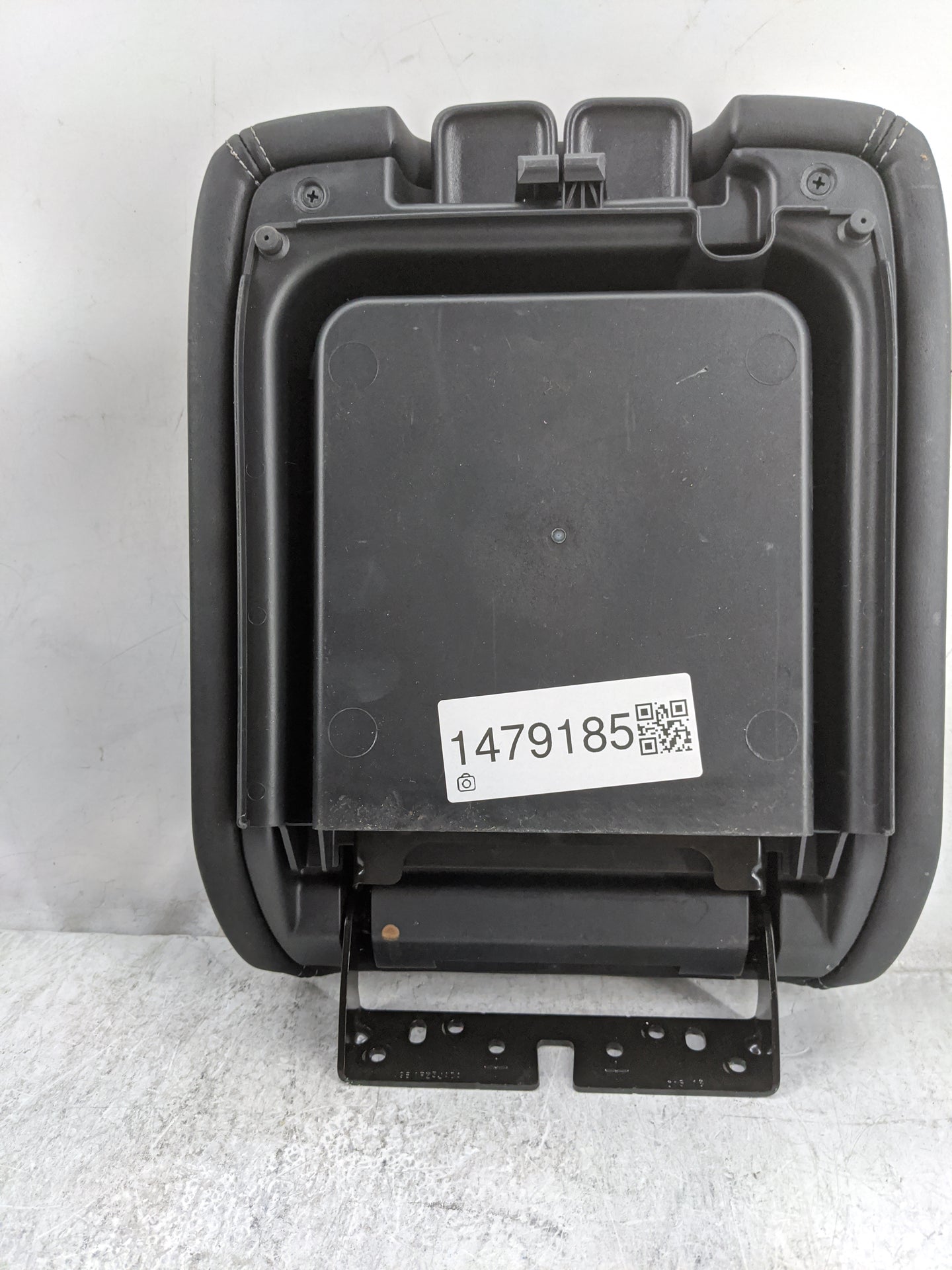 2016-2020 Infiniti Qx60 Center Console Armrest Cover Lid P/N:96920 9NF2A Fits Fits 2016 2017 2018 2019 2020 OEM Used Auto Pa