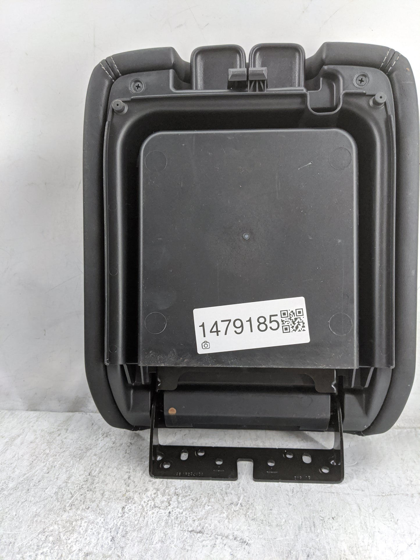 2016-2020 Infiniti Qx60 Center Console Armrest Cover Lid P/N:96920 9NF2A Fits Fits 2016 2017 2018 2019 2020 OEM Used Auto Pa
