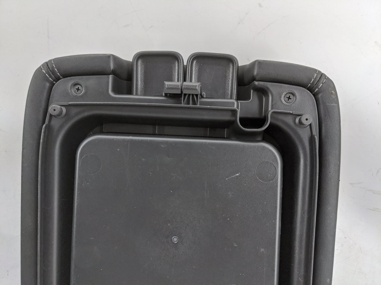 2016-2020 Infiniti Qx60 Center Console Armrest Cover Lid P/N:96920 9NF2A Fits Fits 2016 2017 2018 2019 2020 OEM Used Auto Pa