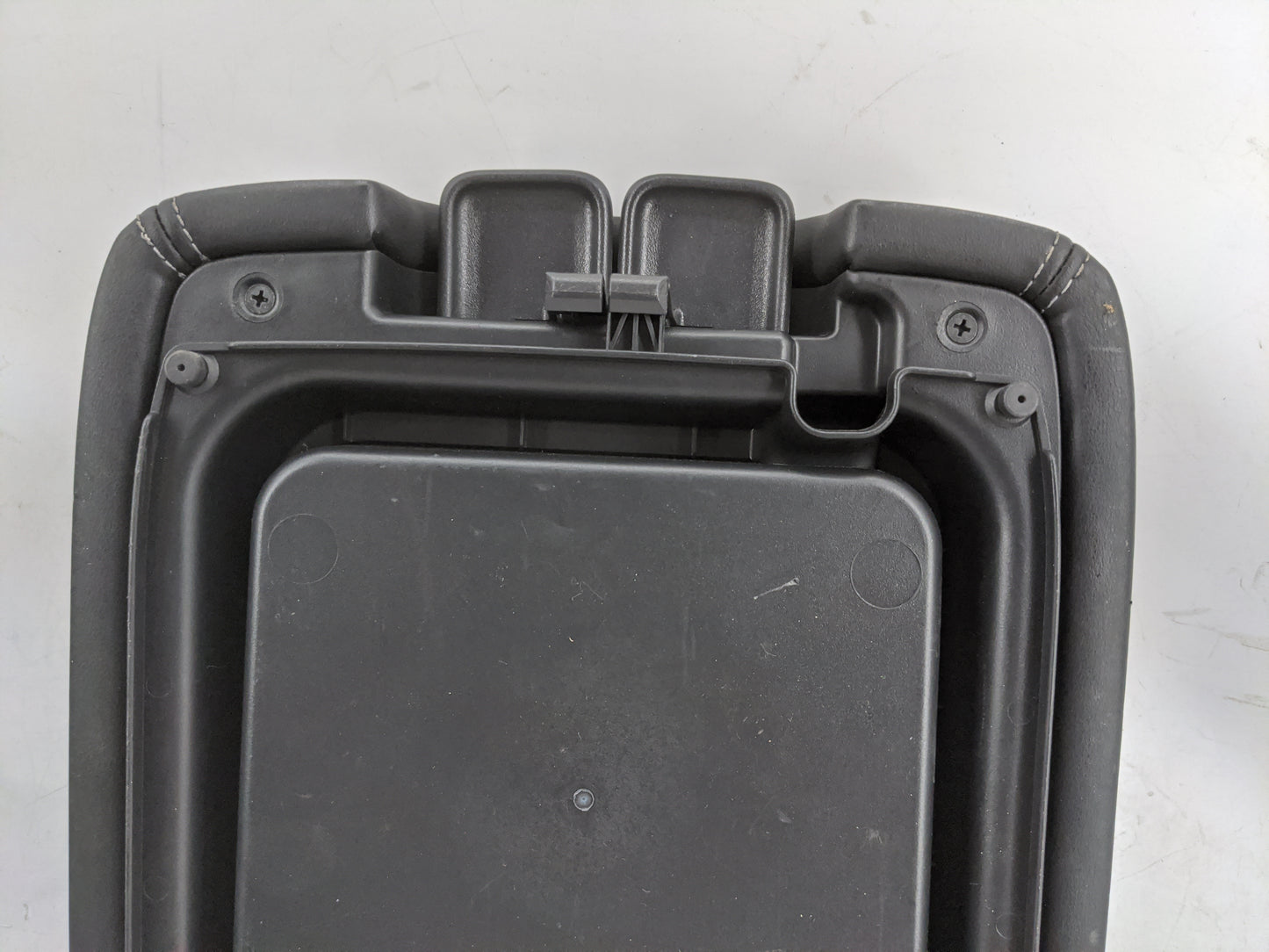 2016-2020 Infiniti Qx60 Center Console Armrest Cover Lid P/N:96920 9NF2A Fits Fits 2016 2017 2018 2019 2020 OEM Used Auto Pa