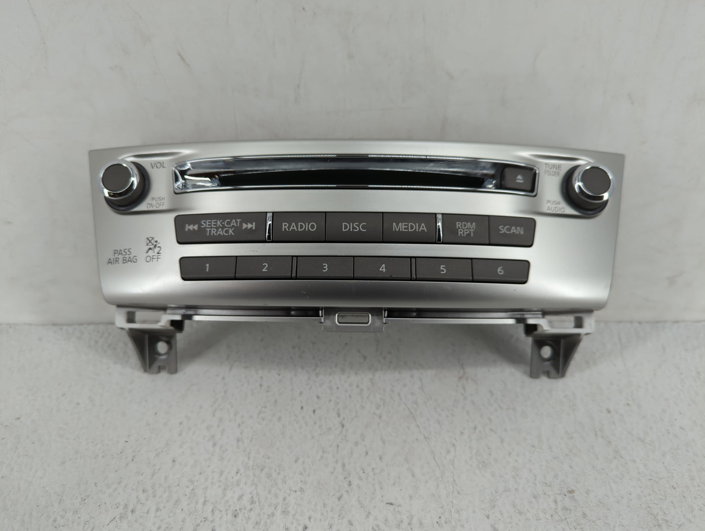 2018 Infiniti Qx60 Radio AM FM Cd Player Receiver Replacement Fits Fits 2005 OEM Used Auto Parts - Oemusedautoparts1.com