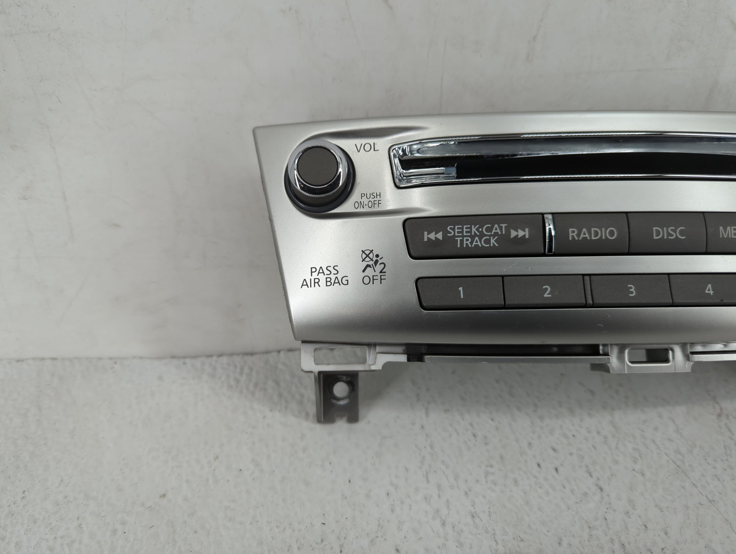 2018 Infiniti Qx60 Radio AM FM Cd Player Receiver Replacement Fits Fits 2005 OEM Used Auto Parts - Oemusedautoparts1.com