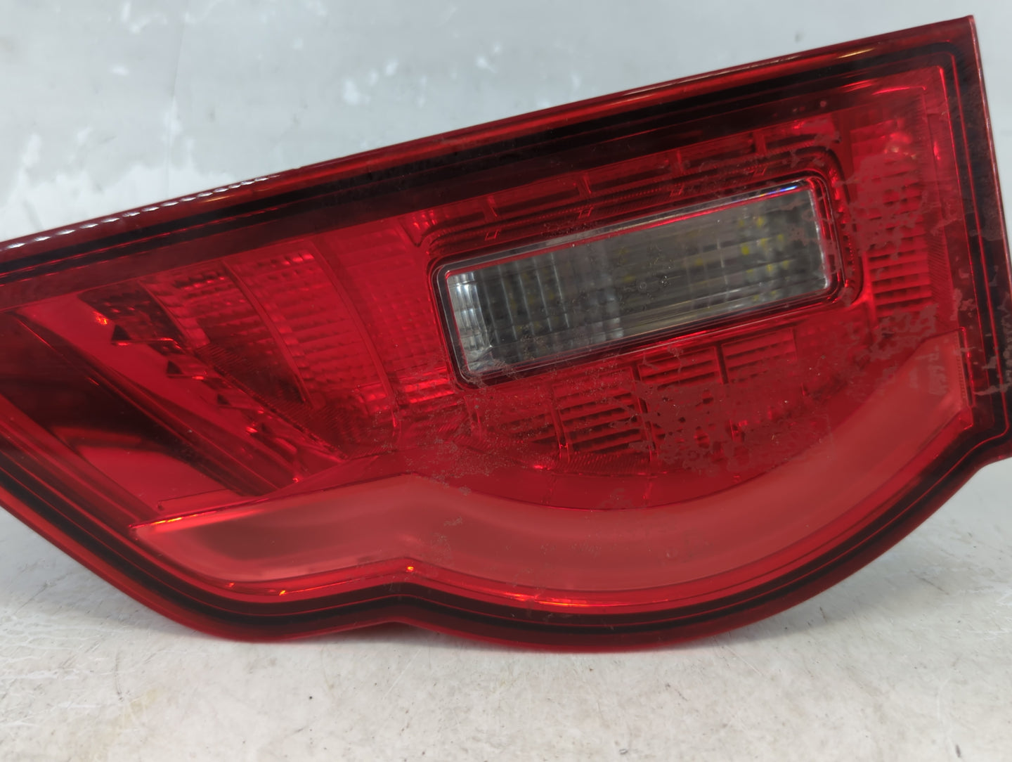 2017-2020 Jaguar F-Pace Tail Light Assembly Passenger Right OEM P/N:HK83-15K272-AA Fits Fits 2017 2018 2019 2020 OEM Used Au