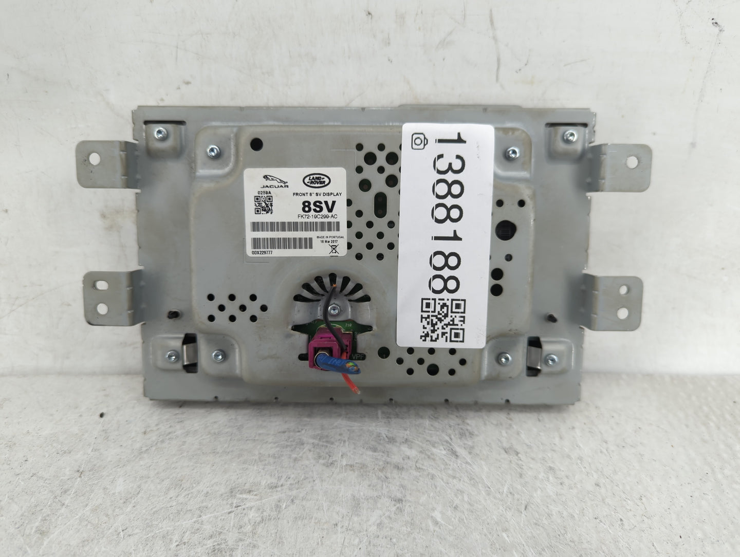 2017-2018 Jaguar F-pace Information Display Screen - Oemusedautoparts1.com