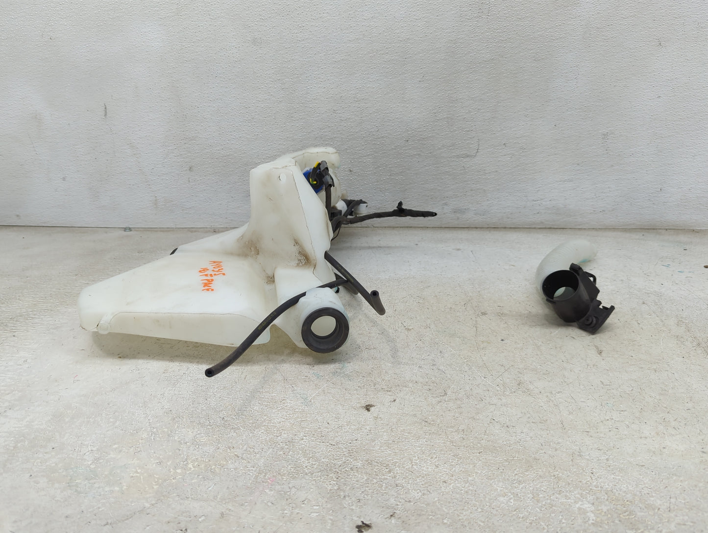2017-2020 Jaguar F-pace Windshield Washer Fluid Reservoir Bottle Oem 1474034 - Oemusedautoparts1.com