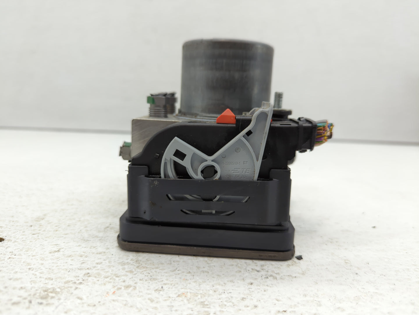 2018-2019 Jaguar F-Pace ABS Pump Control Module Replacement P/N:HK83-14F447-CF Fits Fits 2018 2019 OEM Used Auto Parts - Oem
