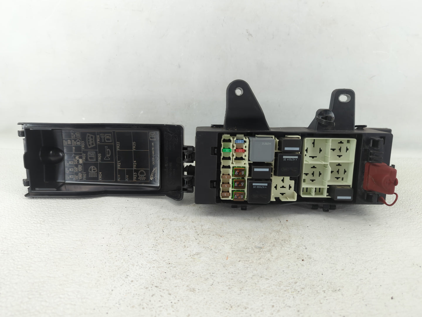2017-2018 Jaguar F-Pace Fusebox Fuse Box Panel Relay Module P/N:GX73-14A076-AA Fits Fits 2017 2018 OEM Used Auto Parts - Oem